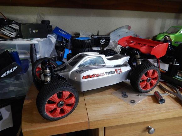 RC8.2e with bulldog body.