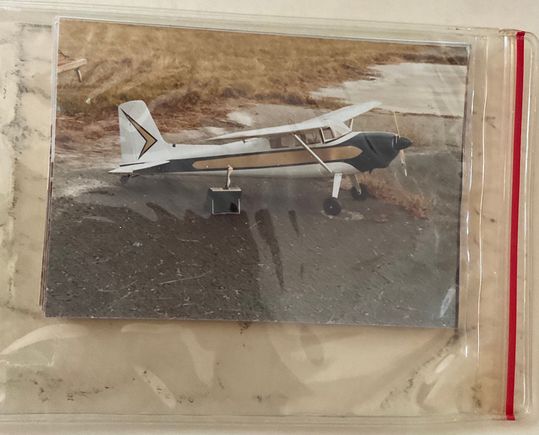 An old Polaroid of a completed 107 inch Cessna 180, look at that state of the art radio🤣