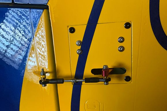 Aileron servo linkage