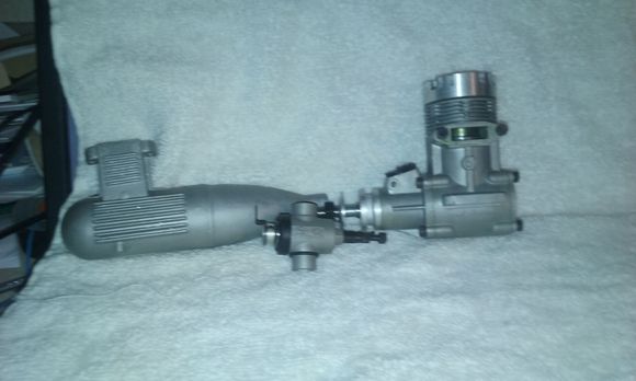 Engine, carburetor and muffler