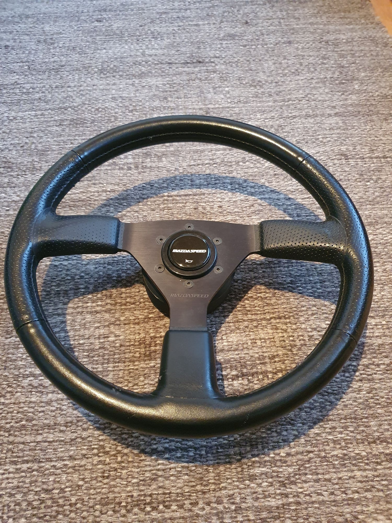 Interior/Upholstery - MazdaSpeed perforated steering wheel w/black horn button & boss x2 - Used - 0  All Models - Bergen, Norway