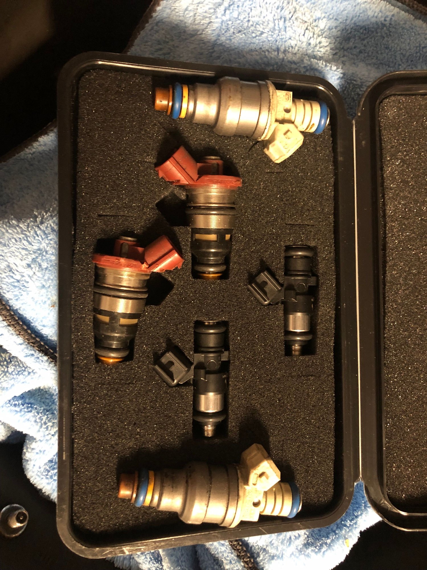 Engine - Intake/Fuel - Side and top feed fuel injectors - Used - 1993 to 1995 Mazda RX-7 - Mountain Top, PA 18707, United States