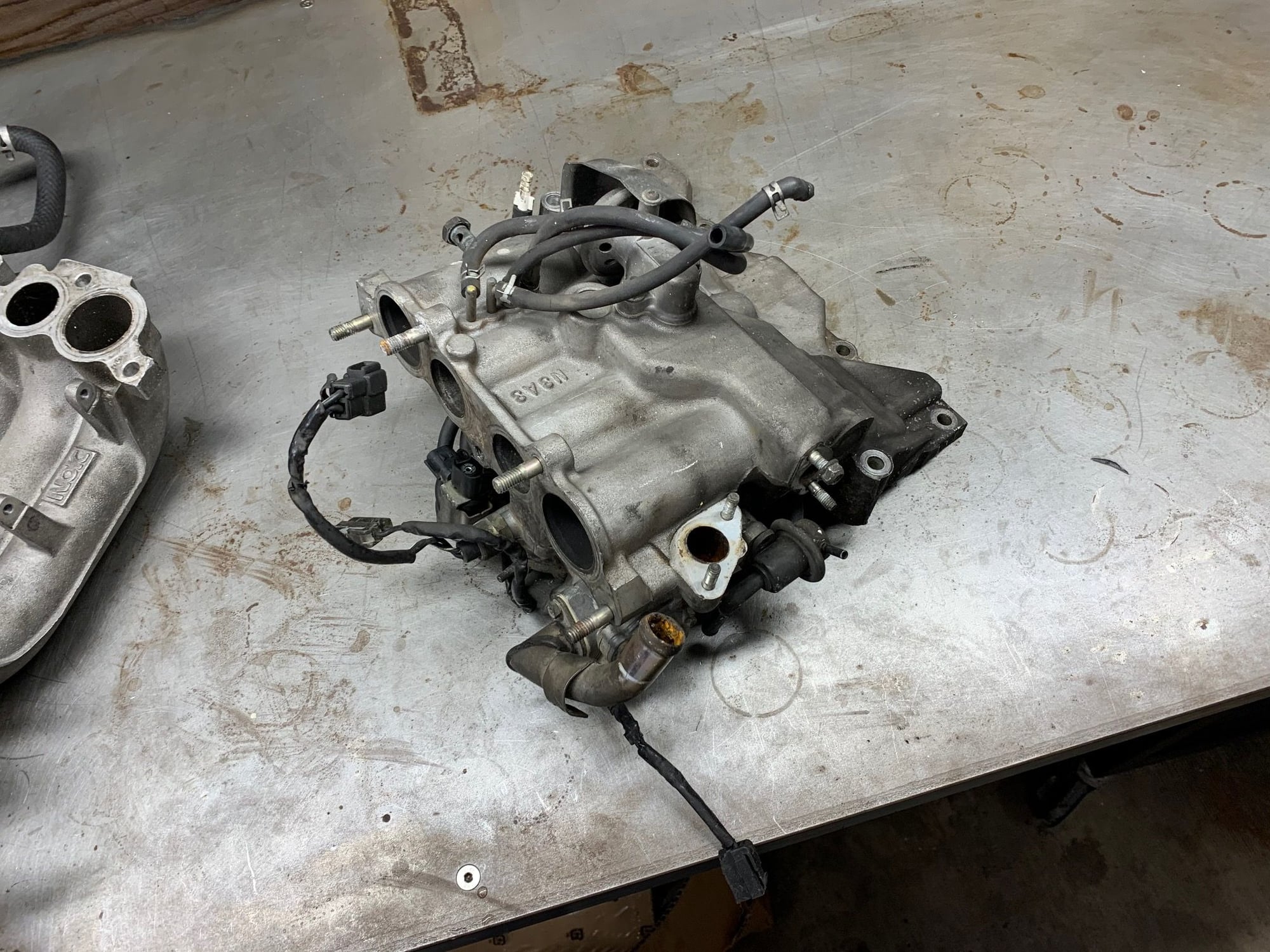 Engine - Intake/Fuel - Complete Intake Manifold, Throttle Body, Injectors, Fuel Rail - Used - 1986 to 2001 Mazda RX-7 - Fort Wayne, IN 46804, United States