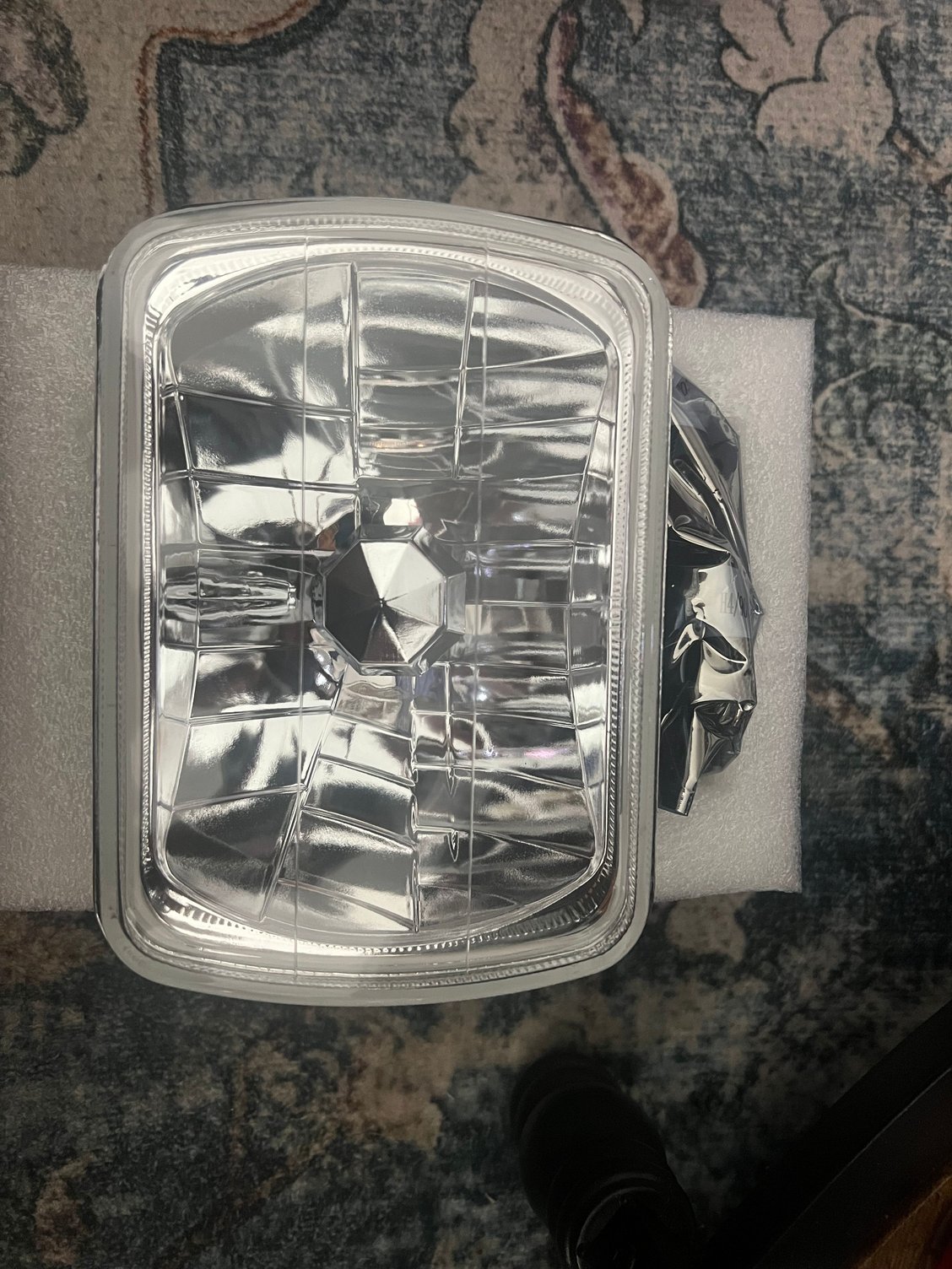 Got some new nice glass headlights with LED bulbs. 