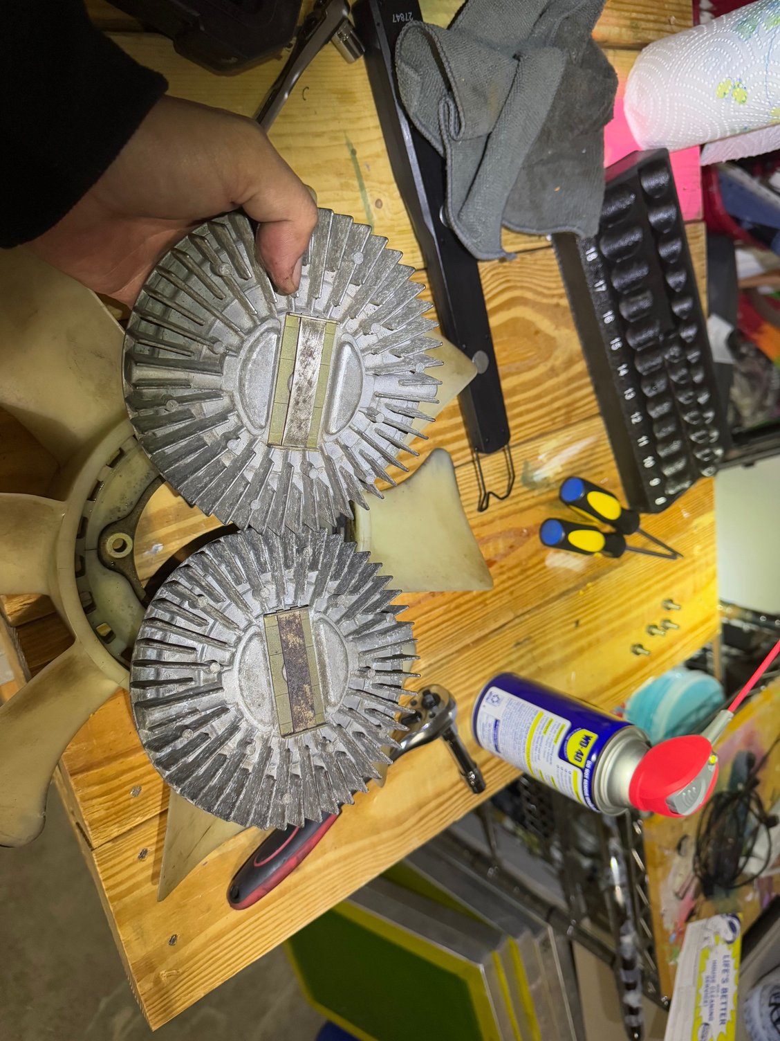 �Newest clutch on the left, old on the right� both don�t work properly.