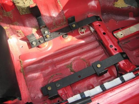 Passenger seat bracket