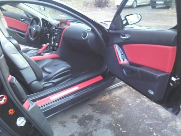 Red-black rear leather seats and door panels, red and black carbon vinyls... still in progress