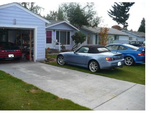 that's my baby suzuka! and the dc5 is my hubby's...and our crx-siR...we had to sell it...:( cuz we need room to buy a family car...