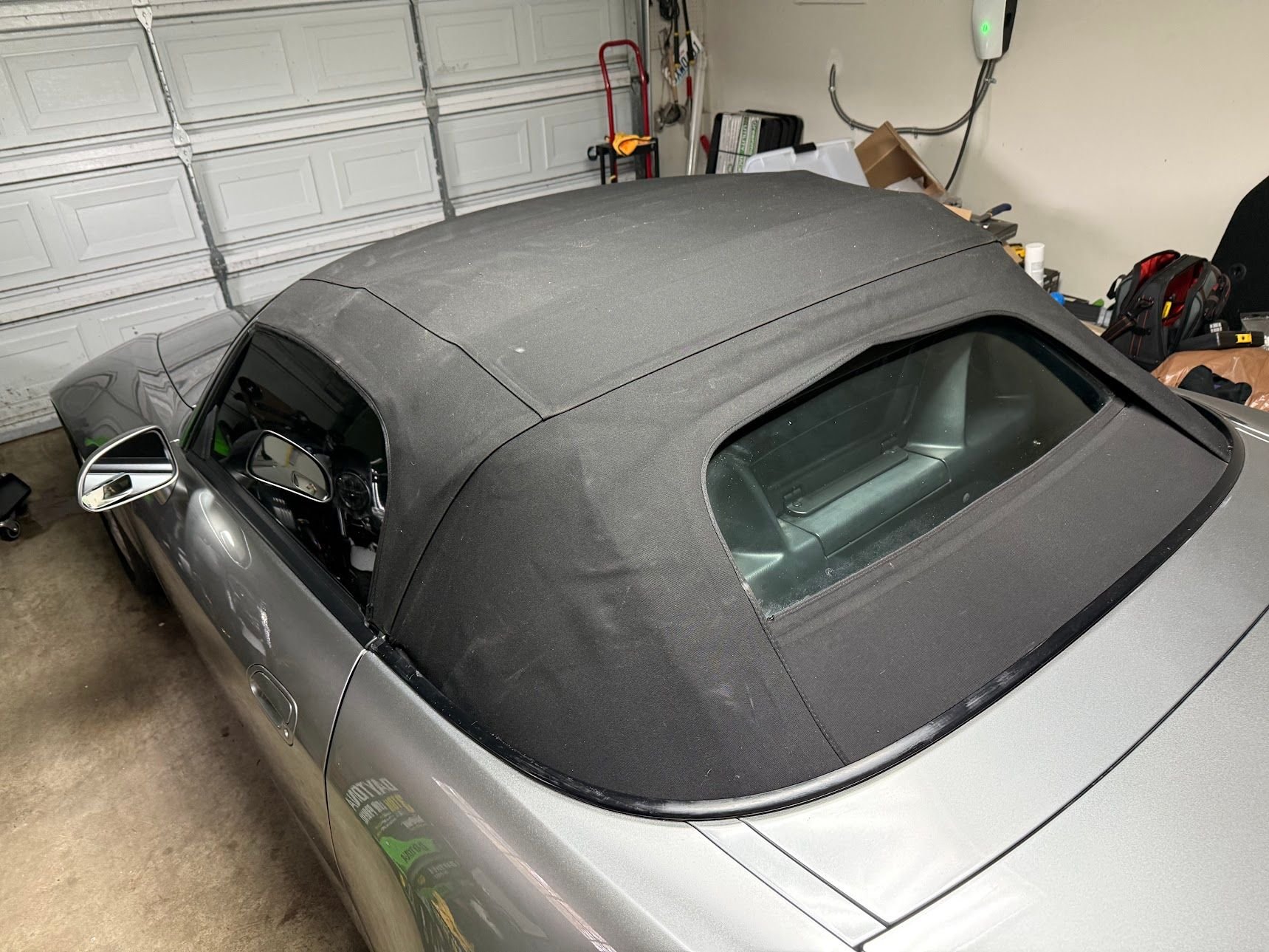 fully functional but it does look a little rough, hence why Im planning on buying a Robbins top at some point.