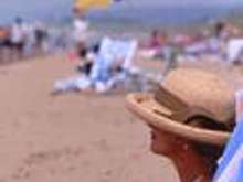 ladyhatbeach.jpg