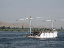 1022 Passing Dahabya.JPG