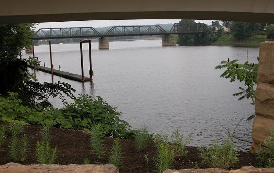 050716 River before dinner, 602PM.JPG