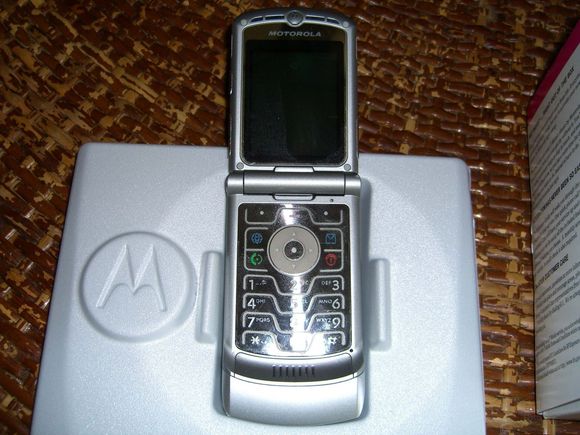 Razor phone3.jpg