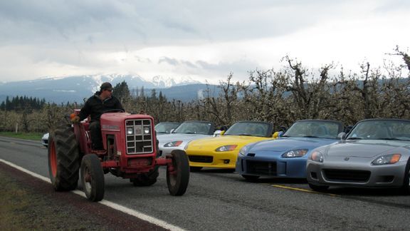 08 CHECKING OUT THE CARS.jpg