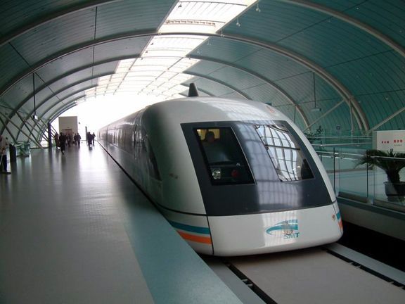 x shanghai_maglev-head-in_station.jpg