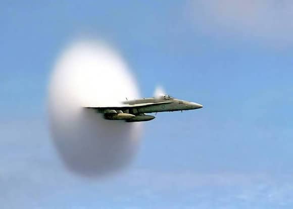 800px-FA-18_Hornet_breaking_sound_barrier_(7_July_1999)_-_fi