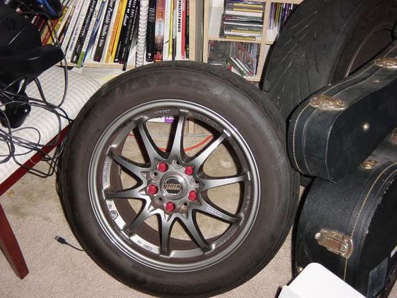 redLugsGreyWheel.jpg
