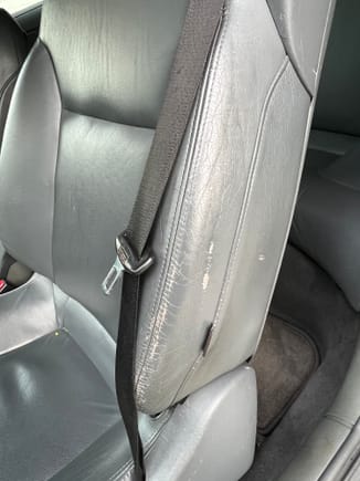 Slight driver’s seat wear 
