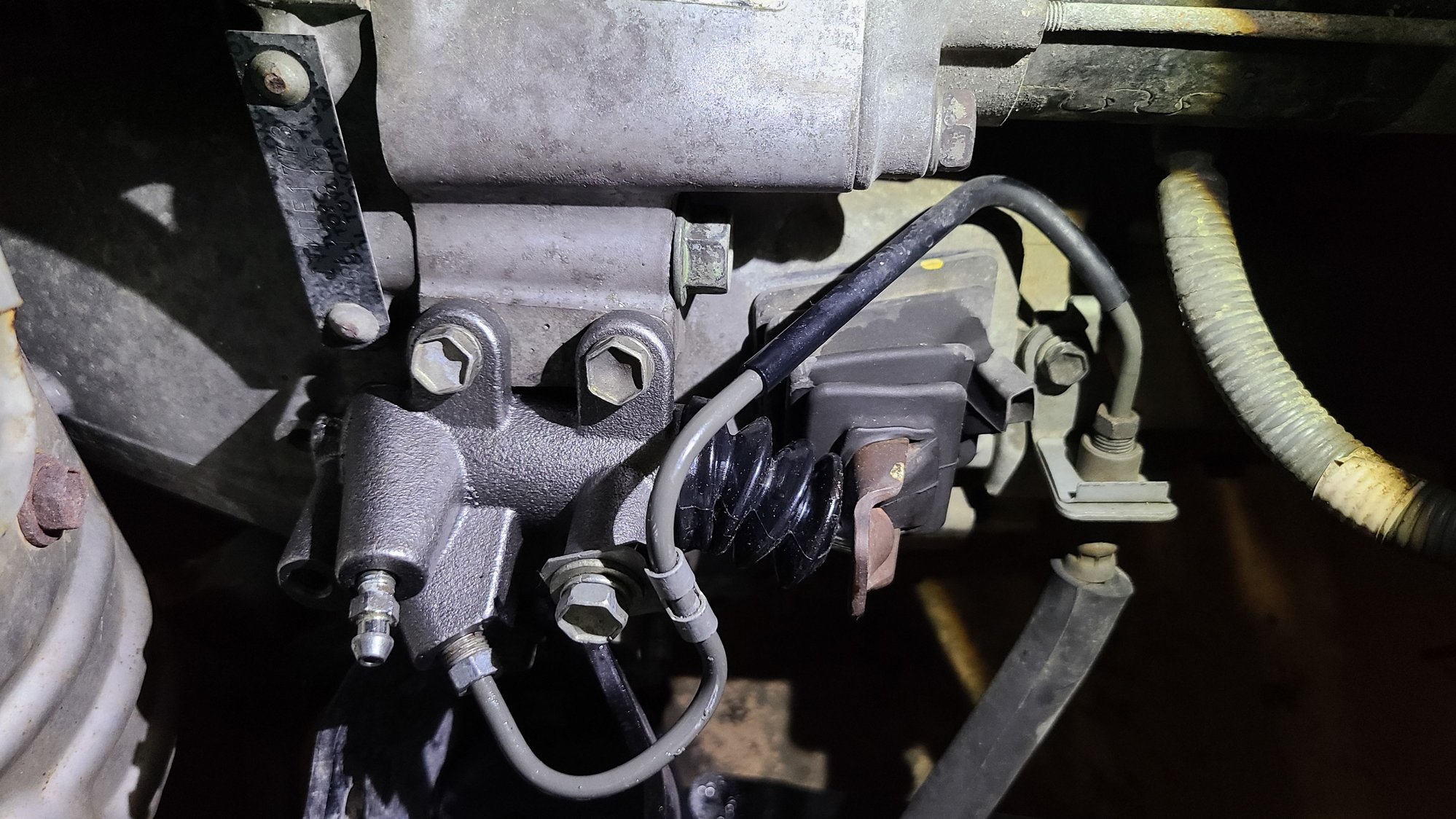 Clutch bracket? Slave cylinder slanted.. Help