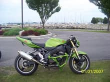o4 gsxr 600 with 05 750 engine,cage single sided rotor and demon nose custom paint and mods by rpm customs