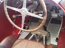 Nuvolari's Alfa cockpit showing diff. split