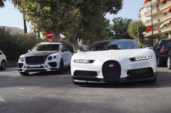 More shots of this stunning Bugatti Chiron from Saudi along with the Mansory Bentley Bentayga.