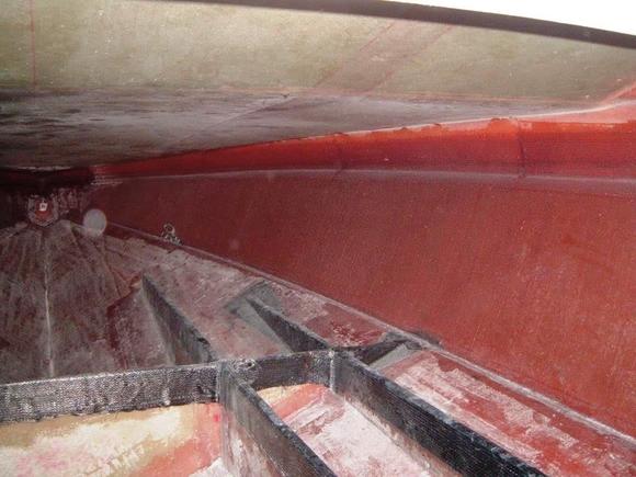 Deck and hull bonded together with fiberglass.