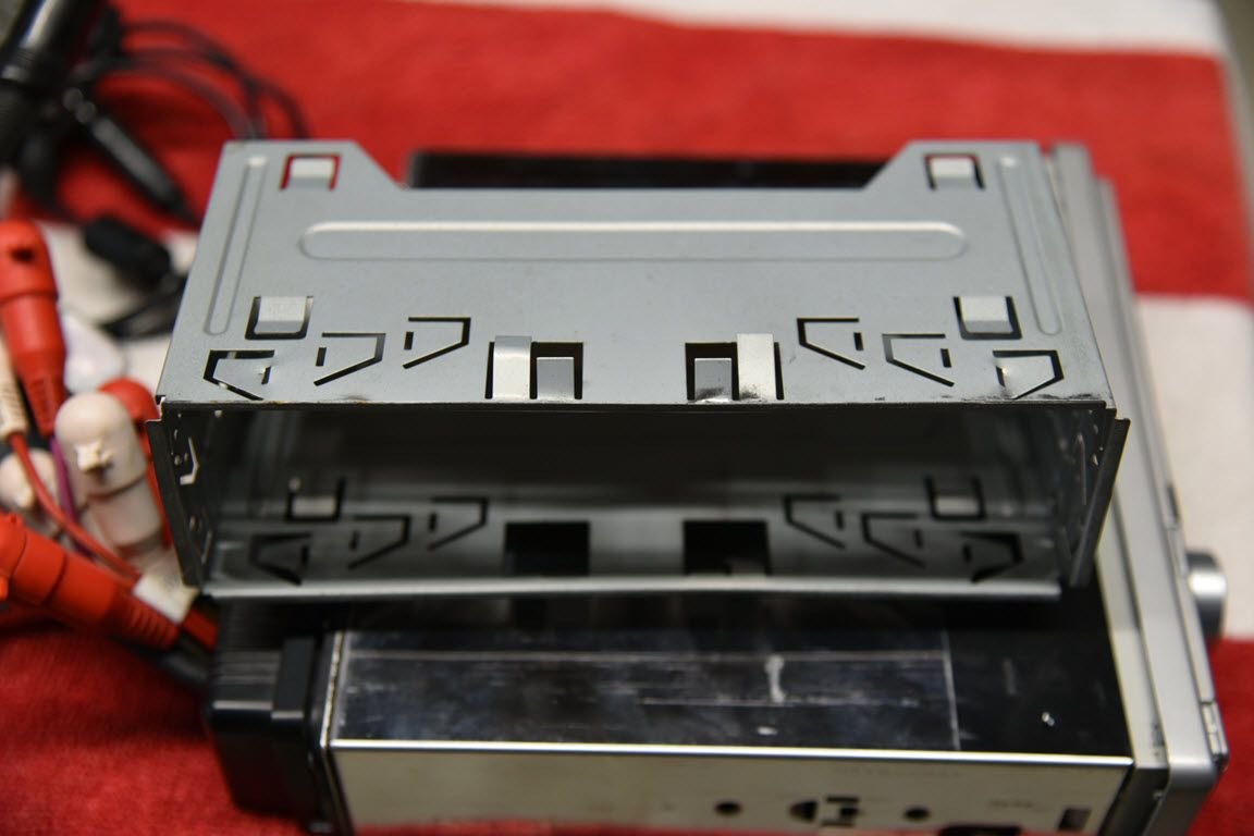 Clarion M309 Marine AM/FM/CD Boat Radio Din Detachable Face - $50 - The