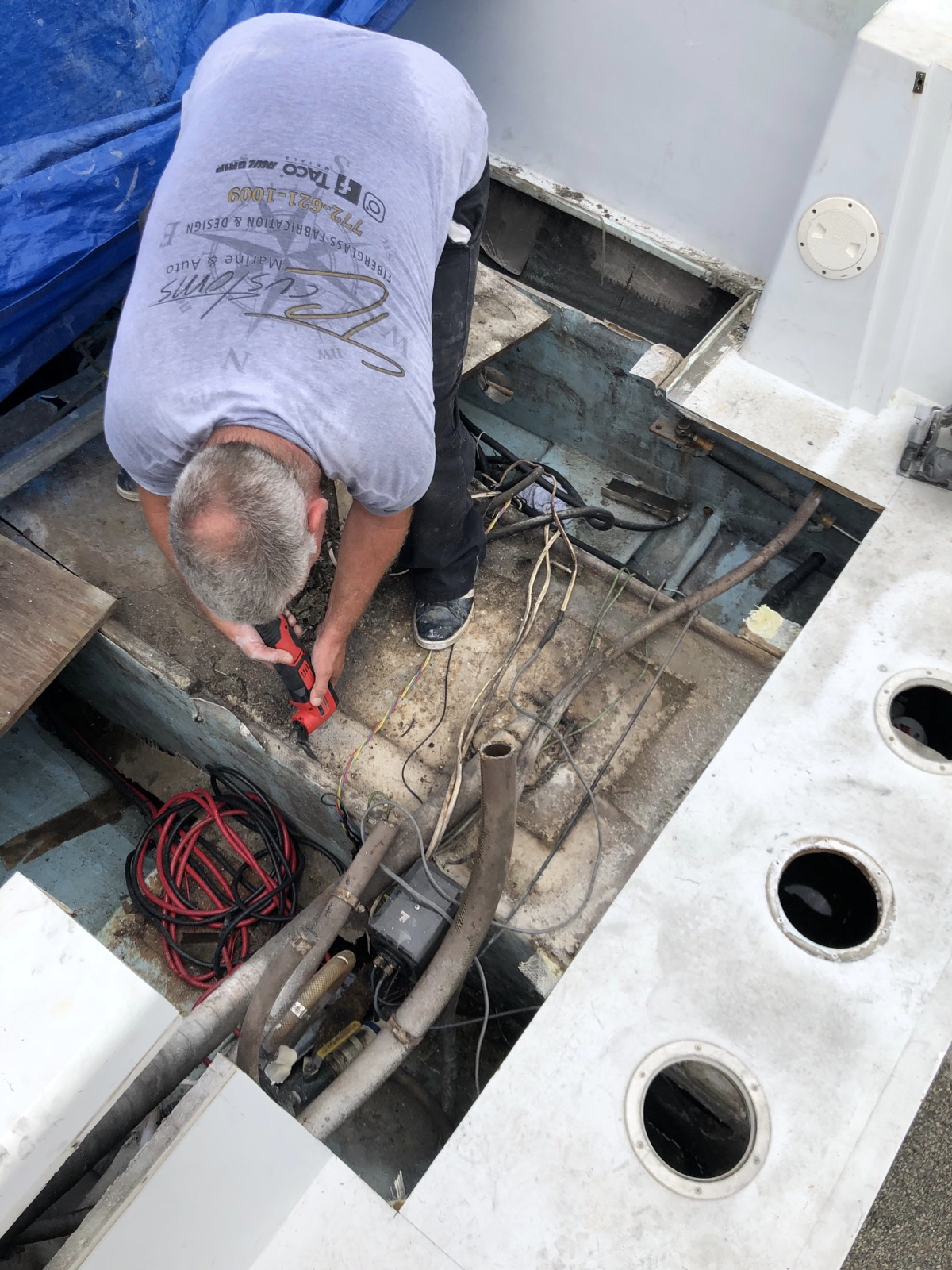 Contender 35 fuel tanks removal. How difficult to get out? The Hull