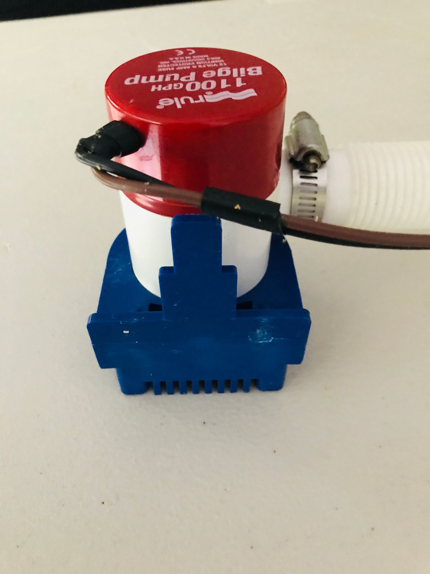 ***RULE 1100 Gph transom livewell or bilge pump ***RULE 1100 Gph transom livewell or bilge pump