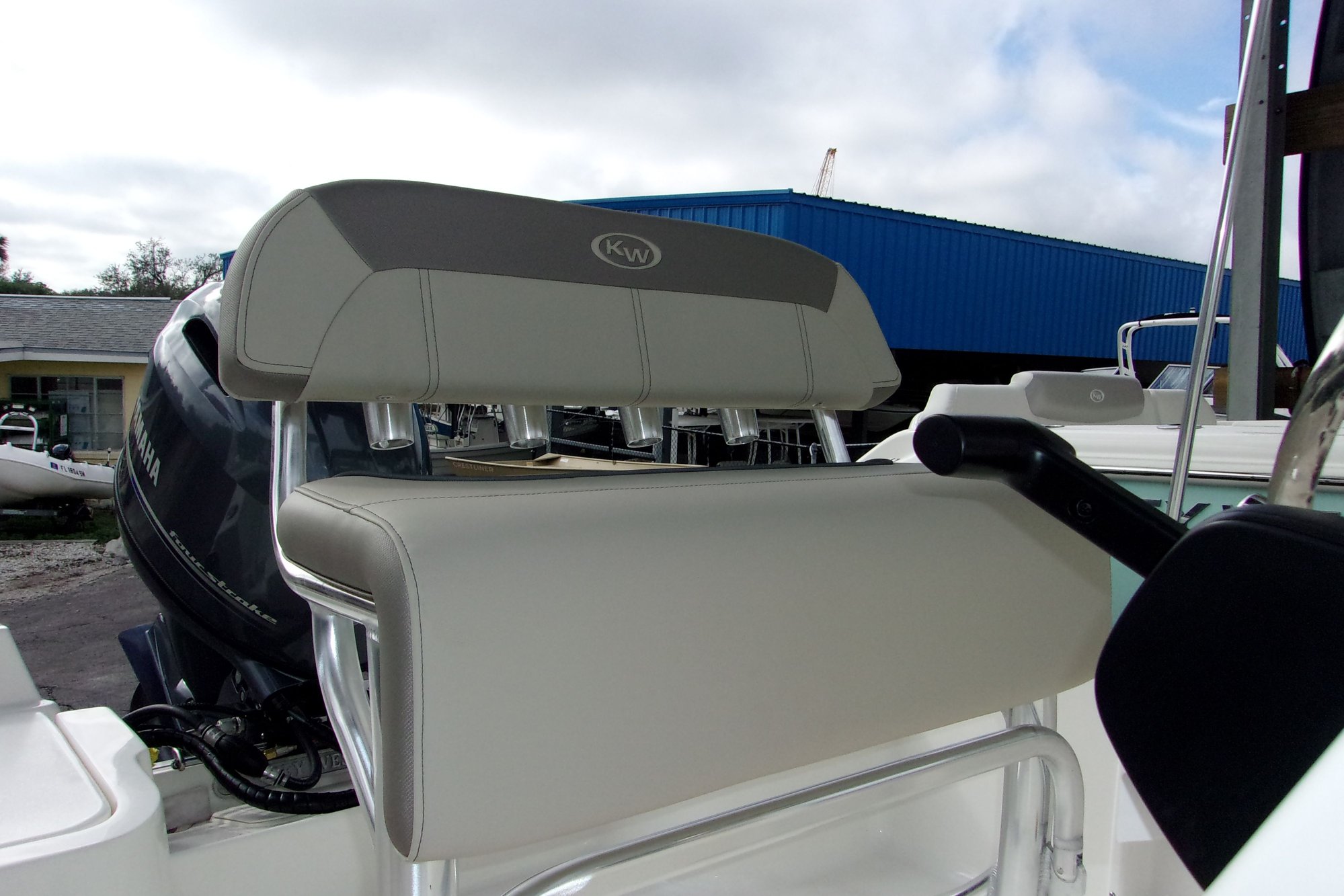 Leaning Post for Center Console Boats