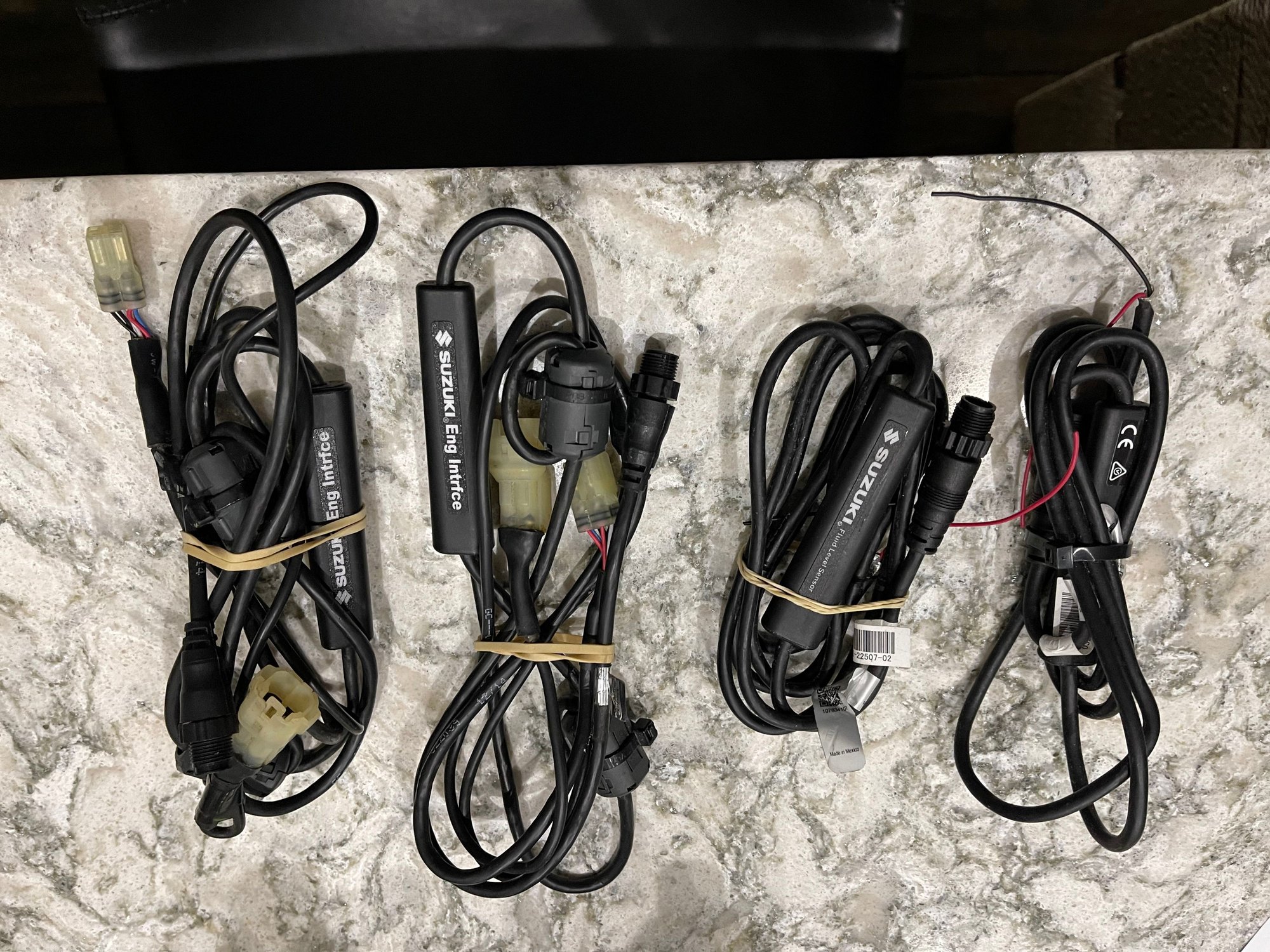 Suzuki interface cables V2.9 Suzuki fluid level sensors The Hull