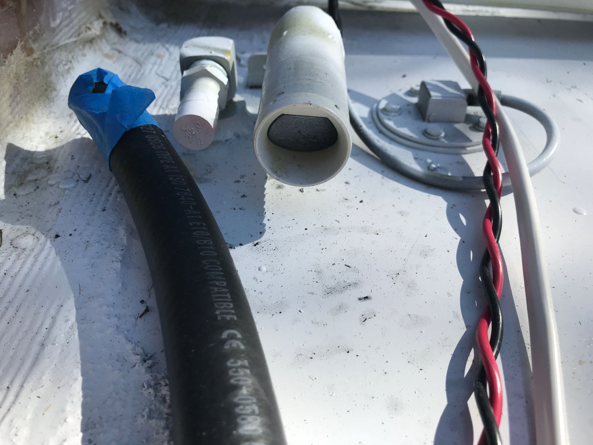Flapper valve on end of new gas tank ? The Hull Truth Boating and Fishing Forum