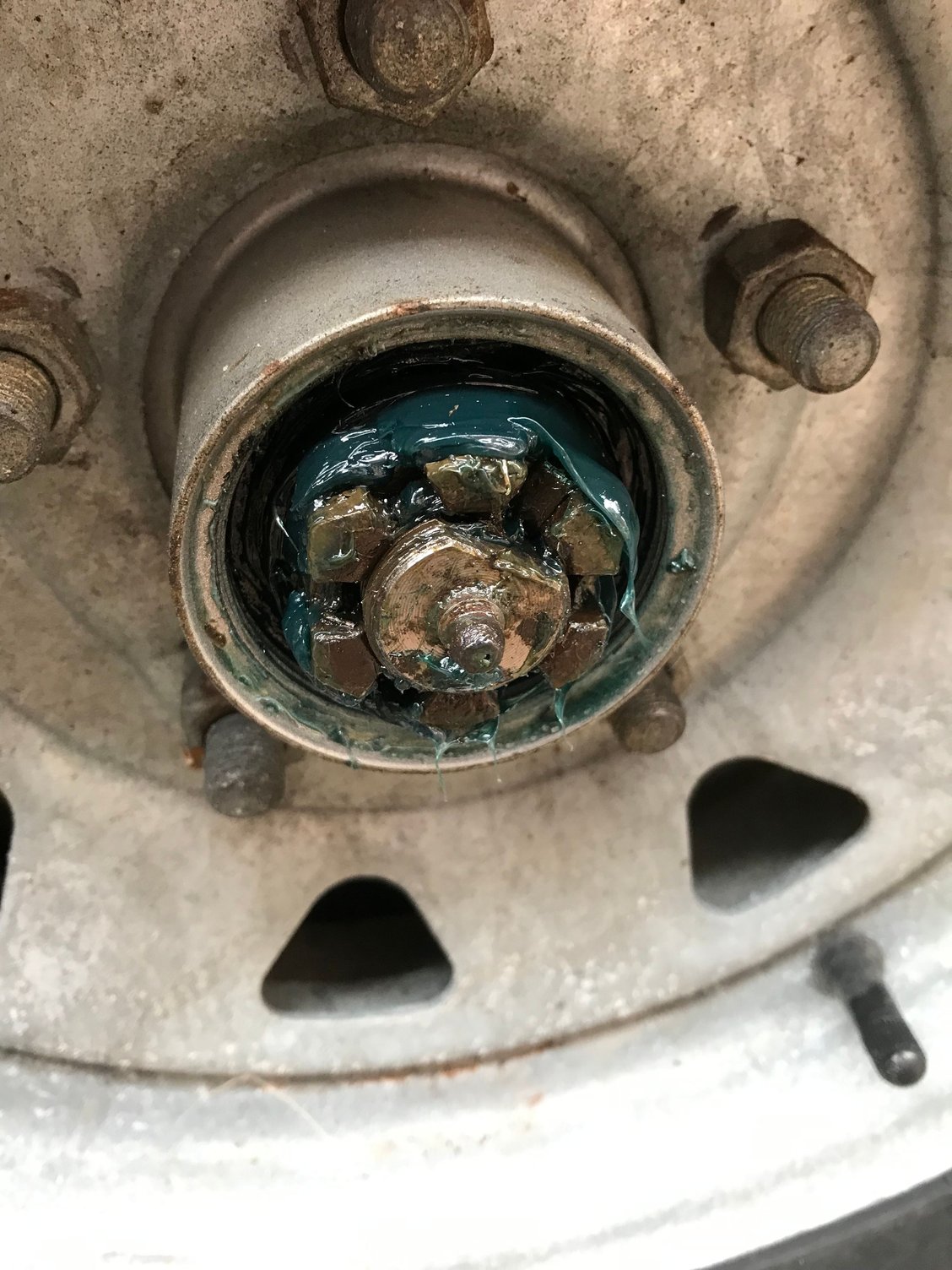 Grease Filled Hub Instead Of Oil The Hull Truth Boating And Fishing Forum