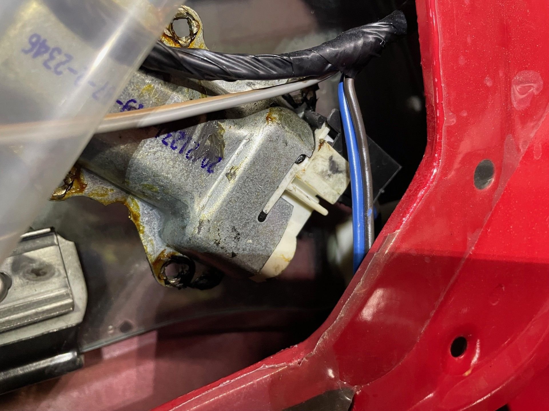 You can see the dark blue wire going to the motor.  The brown wire is to lower the window.