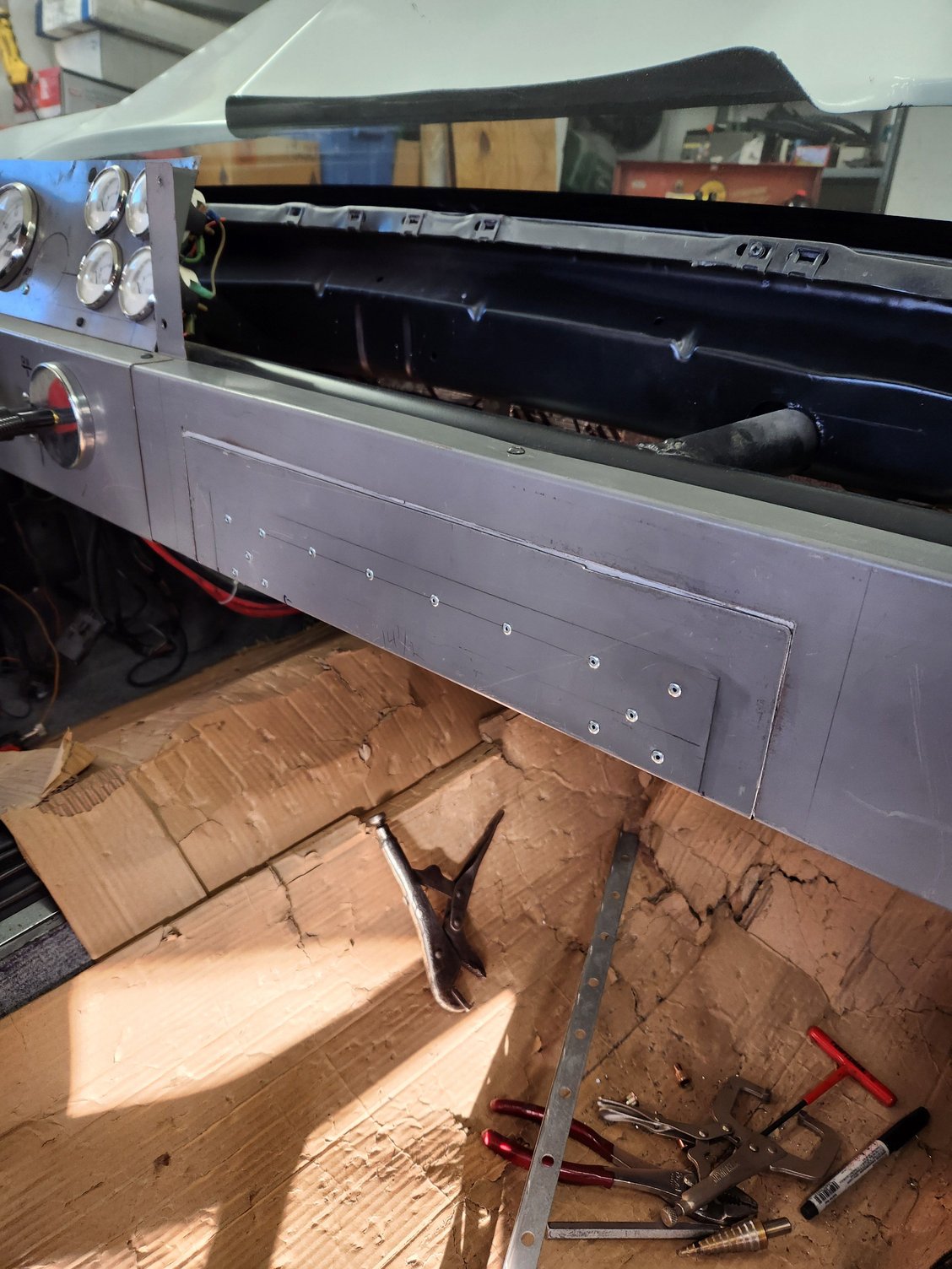 Drawer closed. Not shown are the 3 10-32 thumb screws that secure the drawer when closed.