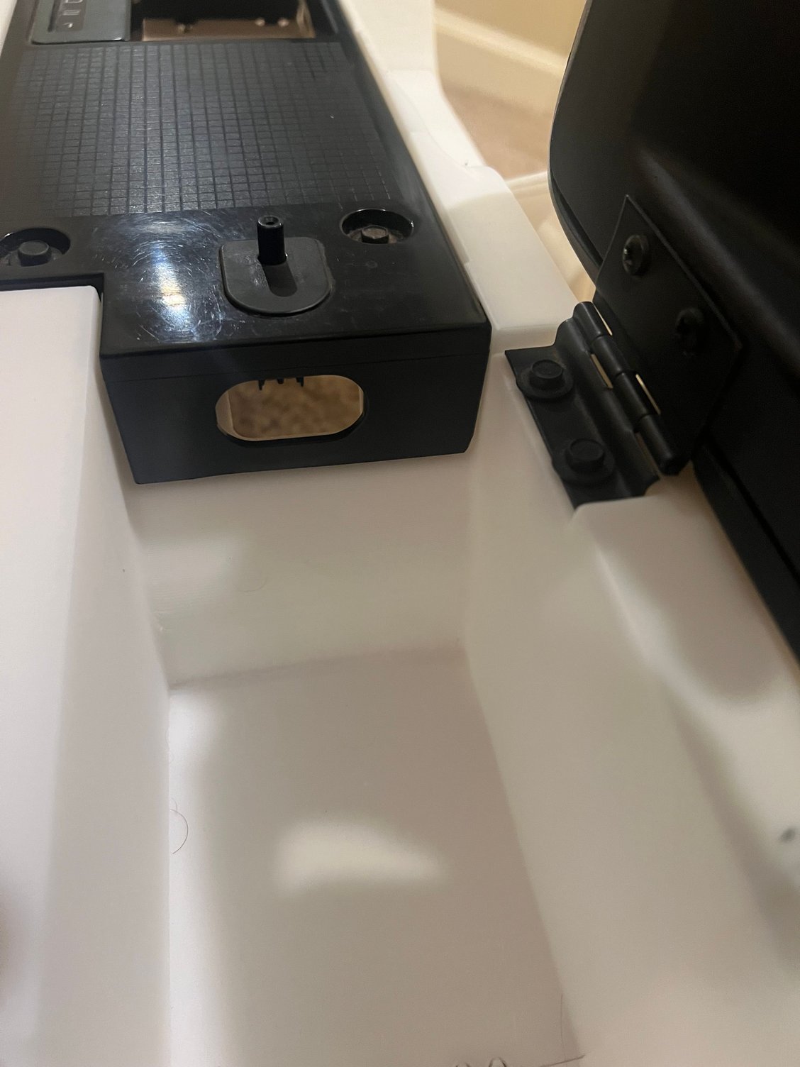 Shift plate fitment in console