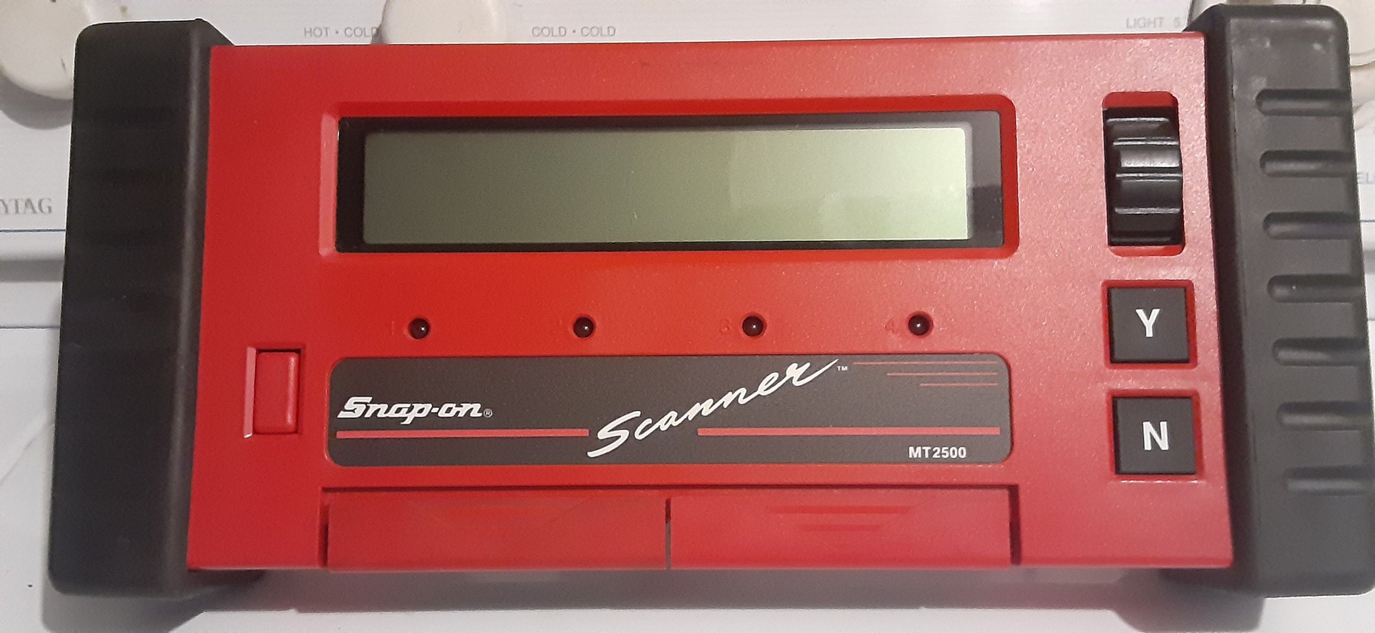 Snap-on MT2500 Scanner hardware version 1.8 without backlit screen.