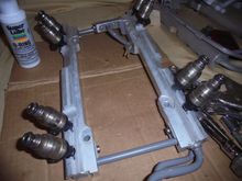 Injectors in the rail and ready to mate it to the intake.