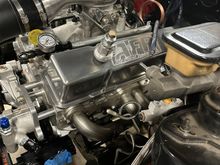 Vacuum regulator in valve cover