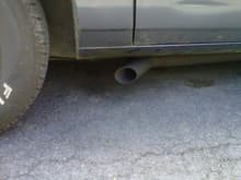 heeey...theres my exhaust pipes. silly me, i wanted a custom side pipe job and BAAANG. sweet sounding magna flow glasspacks
