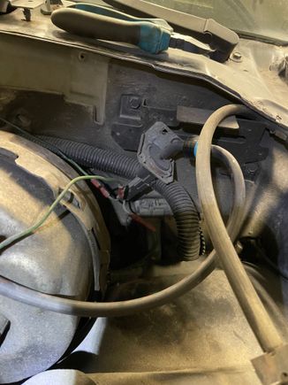 The vaccum valve/switch thing with vacuum hose to engine