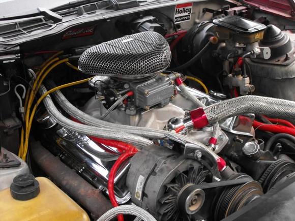 goodwrench 350, 4 bolt main. edelbrock intake , holly 650 carb