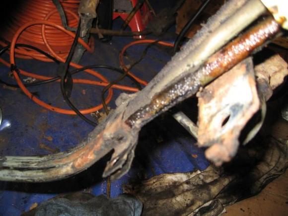 Nasty looking fuel lines. Makes me sick.  Of course, I will do something about that.