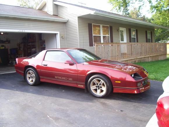 1987 IROC Z28 5.7 litre (ZZ3) 44,000 miles 6 speed t 56 magnum, bs3 computer, accell super ram, afr aluminum heads msd ignition, tri y headers, random tech exhuast, making about 400 hp