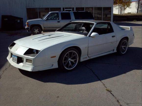 White Ghost after dropping new 3.23 full posi rear diff.