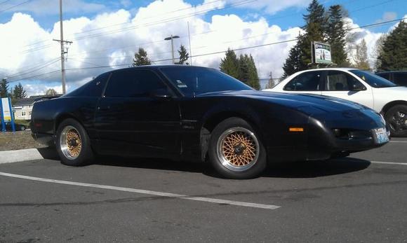 Got the new diamond spokes on the car.