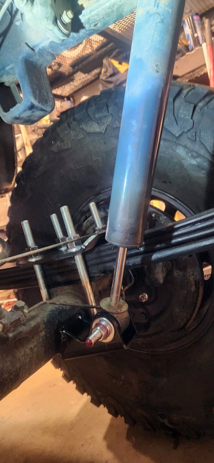 With shaft painted i could go ahead and put the rear shocks in. The bolts are a little longer then i wanted but they did not have the length i was after. Nothing special about these, just some 1/2