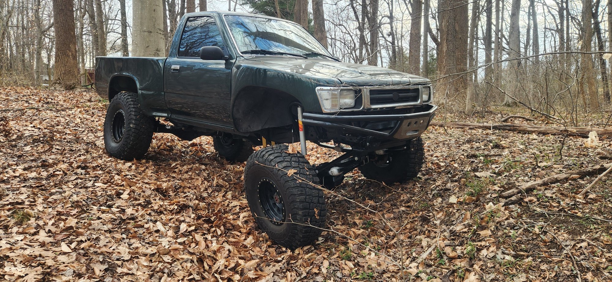This was smooth, the chevy springs definitely do alot for the truck. The driver side tucked up front and the rear passenger as well. Was very happy with how everything looked with front and rear shock lengths and length of driveshaft. Was running short on time. Will do the same but tuck the front passenger just to reconfirm the driveshaft is appropriate length.