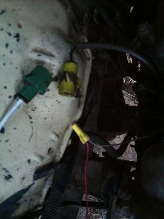 rebuilt the green mystery connector as it was in bad shape. Dismantled, re-soldered with new wire and double/tripple reinforced with heat shrink tube. Twist connection was a temp measure for testing.  Pretty sturdy now even if it never gets used. Worth while project in order to learn how to save these old crusty connections.  Yellow plug was hanging and dirty so it's cleaned up and connected to it's yellow port now.